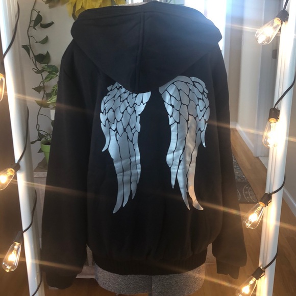 THE WALKING DEAD LINED WINGED HOODIE - Picture 7 of 12